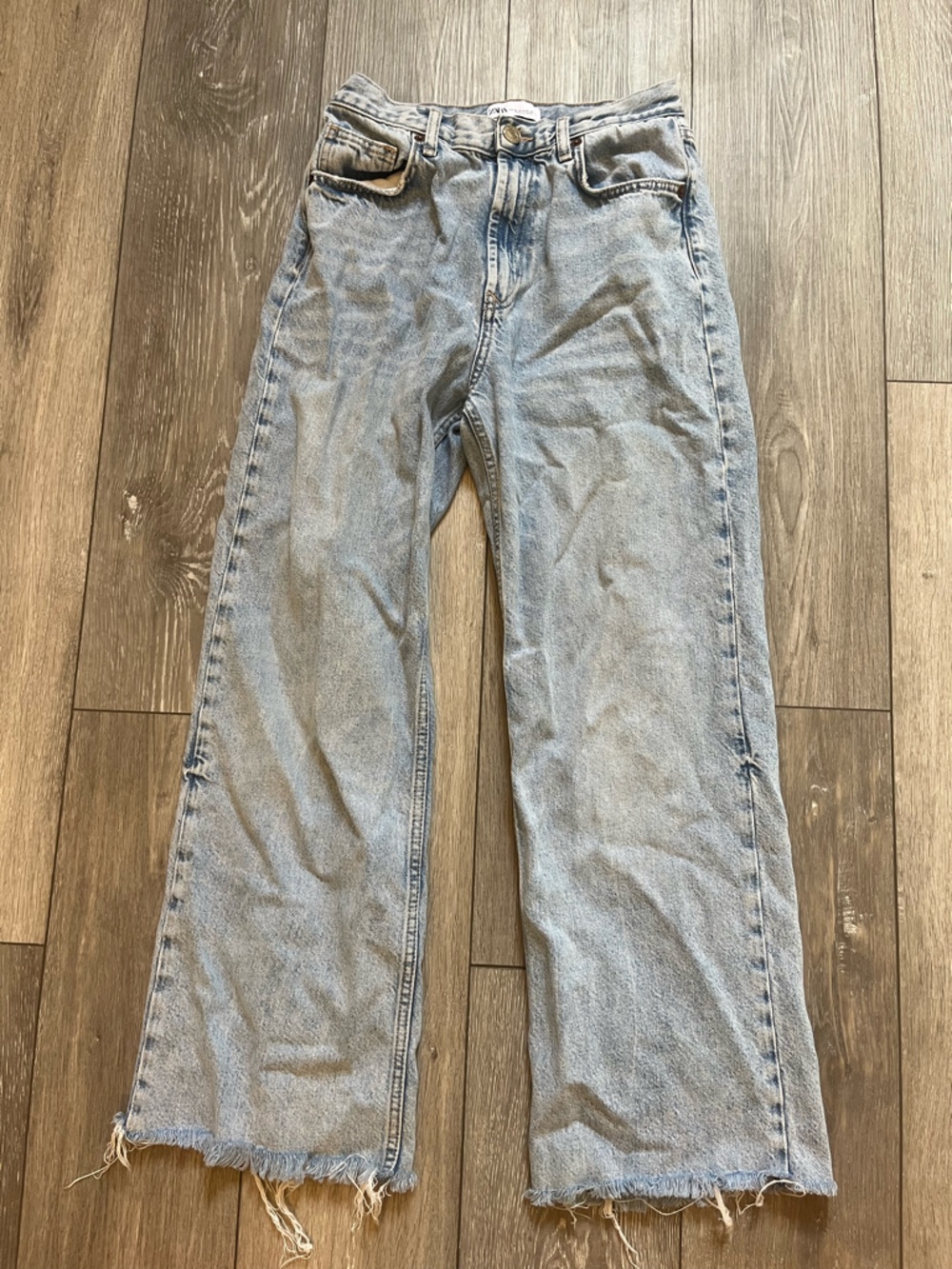 ZARA Raw Hem Light Wash Straight Leg Jeans Size 4